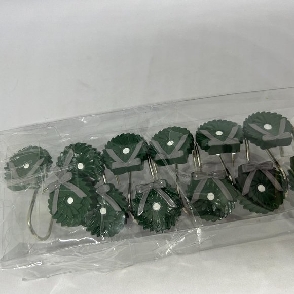 Green‎ Wreath Shower Curtain Hooks 12PC Set NWOT - Picture 3 of 7